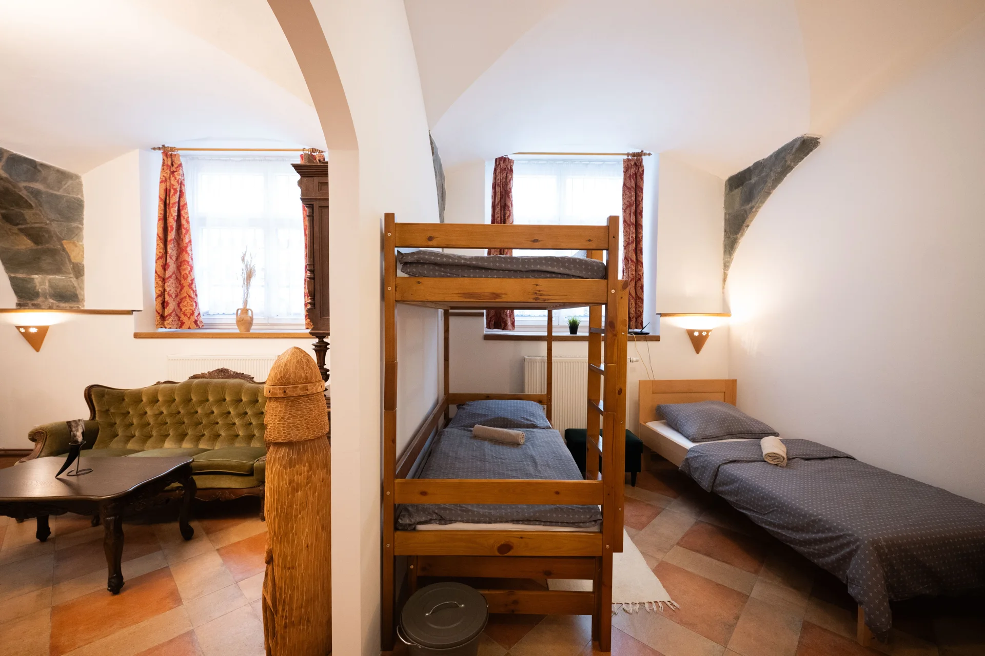 Bedroom with bunk beds and single beds